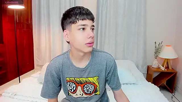 KateGale – webcam model profile photo Image 17