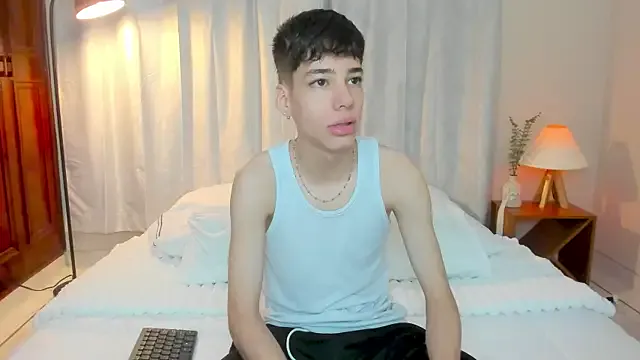 KateGale – webcam model profile photo Image 3