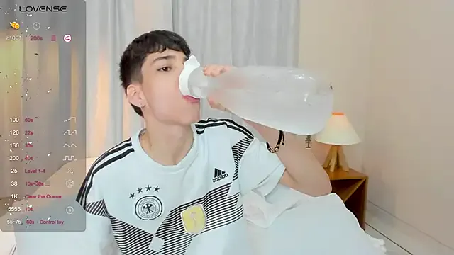 KateGale – webcam model profile photo Image 5