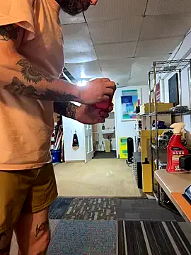 AishaHart – webcam model profile photo Image 4