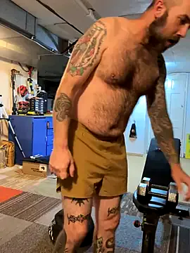 AishaHart – webcam model profile photo Image 6