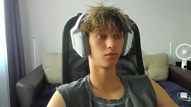 AyshaConnor – webcam model profile photo Image 4