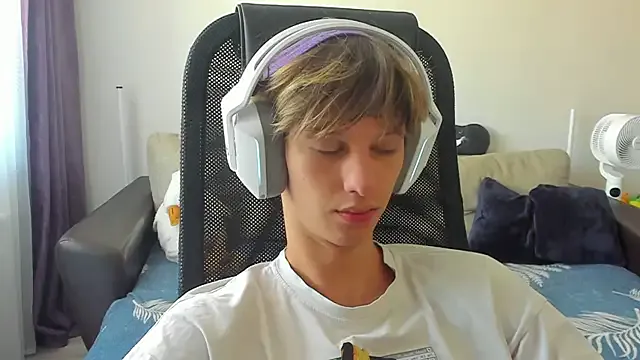 AyshaConnor – webcam model profile photo Image 9