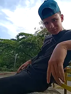 outdoors11 – webcam model profile photo