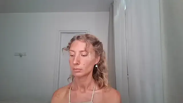 Anisyia – webcam model profile photo Image 2