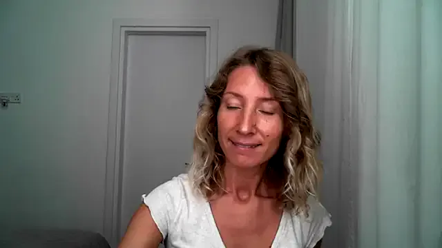 Anisyia – webcam model profile photo Image 4