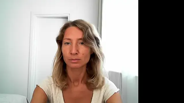 Anisyia – webcam model profile photo Image 8