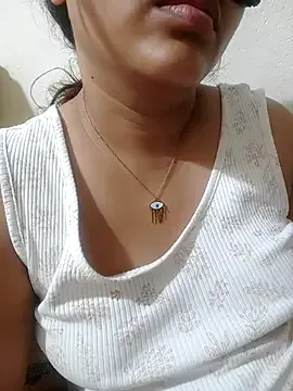 MayaHiper – webcam model profile photo Image 15