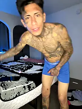 Dolce – webcam model profile photo Image 4