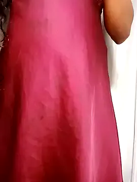 MiraKova – webcam model profile photo Image 11