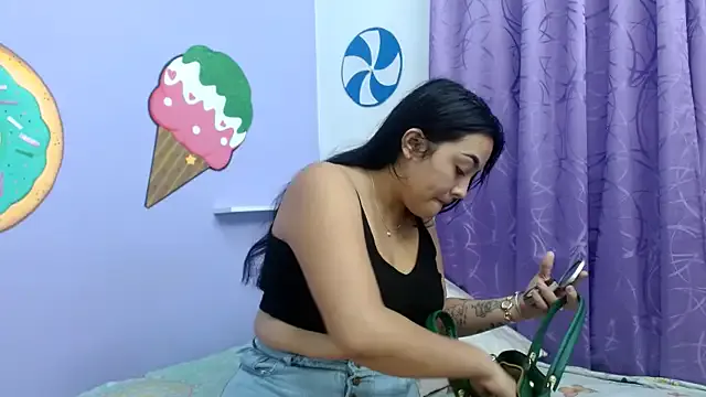 Dolce – webcam model profile photo Image 5