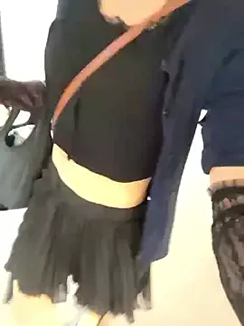 OliviaLifton – webcam model profile photo Image 2