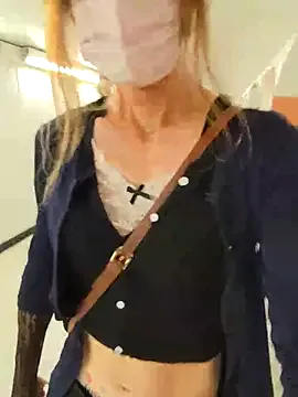 OliviaLifton – webcam model profile photo Image 5