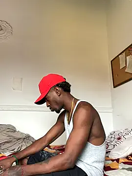 Carine – webcam model profile photo Image 4