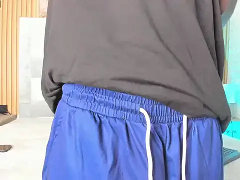 Carine – webcam model profile photo Image 5