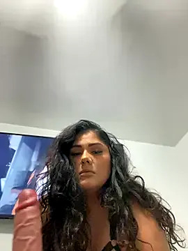 MiraKova – webcam model profile photo Image 3