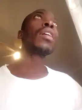 Carine – webcam model profile photo Image 15