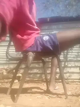 Carine – webcam model profile photo Image 5