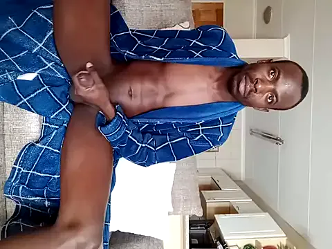 Carine – webcam model profile photo Image 9