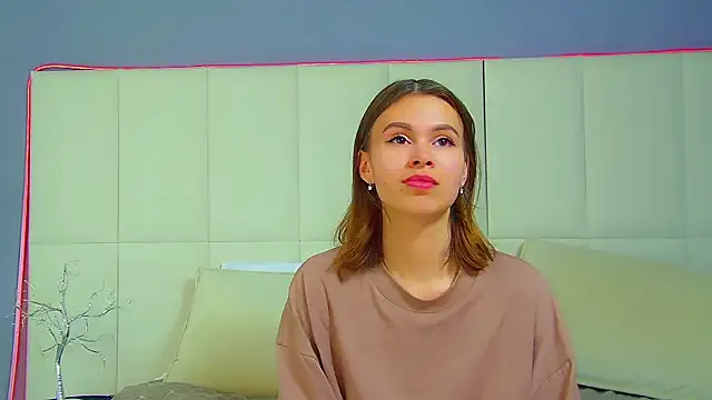 Dolce – webcam model profile photo Image 3