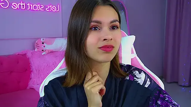 Dolce – webcam model profile photo Image 6