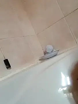 Carine – webcam model profile photo Image 5