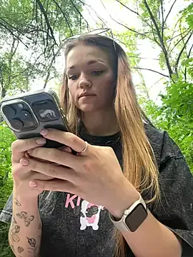 MelinaLuviani – webcam model profile photo Image 2