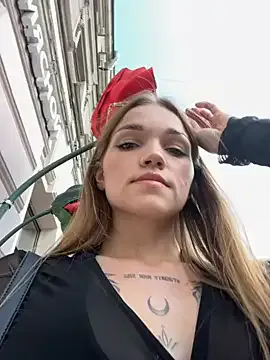 MelinaLuviani – webcam model profile photo Image 4