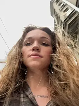 MelinaLuviani – webcam model profile photo Image 5