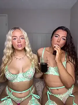 MiraKova – webcam model profile photo Image 8