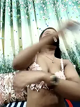 krysstal003 – webcam model profile photo Image 3