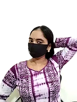 b0uncingb00bs – webcam model profile photo Image 3