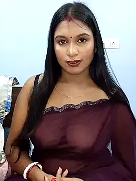 MiraKova – webcam model profile photo Image 2