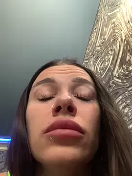 MiraKova – webcam model profile photo Image 10