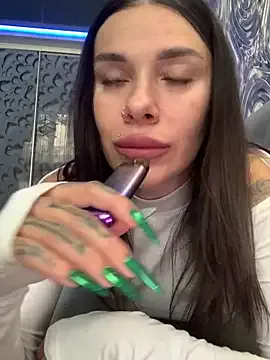 MiraKova – webcam model profile photo Image 11