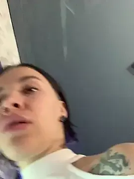 MiraKova – webcam model profile photo Image 14