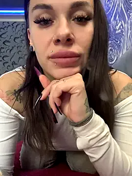 MiraKova – webcam model profile photo Image 15