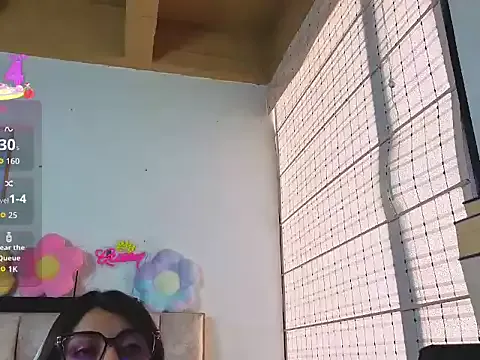 krissiswrld- – webcam model profile photo Image 2