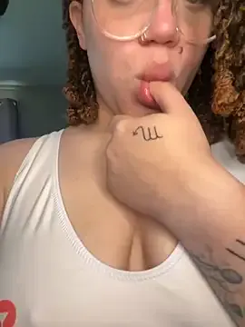 EmiBrow – webcam model profile photo Image 10