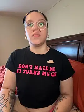 EmiBrow – webcam model profile photo Image 14