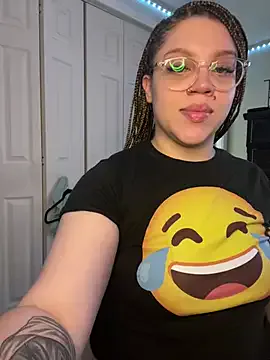 EmiBrow – webcam model profile photo Image 2