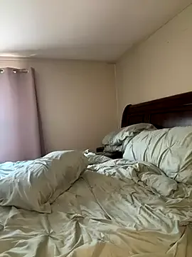 EmiBrow – webcam model profile photo Image 8