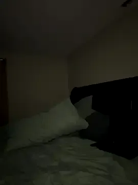 EmiBrow – webcam model profile photo Image 9