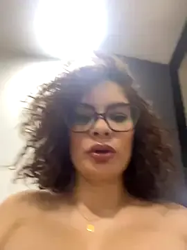 SallyeLeins – webcam model profile photo Image 2