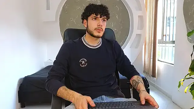 EmiraMiller – webcam model profile photo Image 10