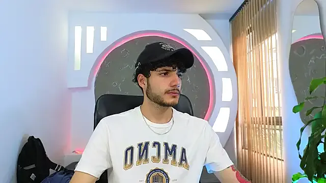 EmiraMiller – webcam model profile photo Image 12