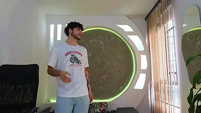 EmiraMiller – webcam model profile photo Image 13