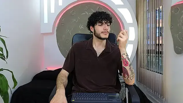 EmiraMiller – webcam model profile photo Image 18