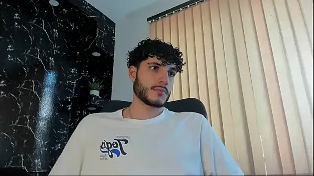 EmiraMiller – webcam model profile photo Image 4