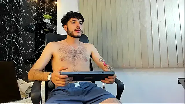 EmiraMiller – webcam model profile photo Image 5